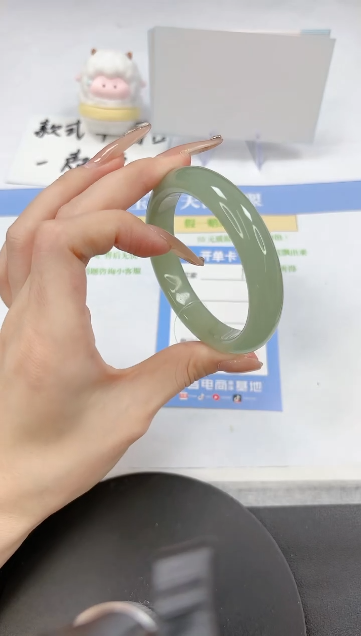 【闪购商品】石英质玉手镯未镶嵌A118-56.1-55