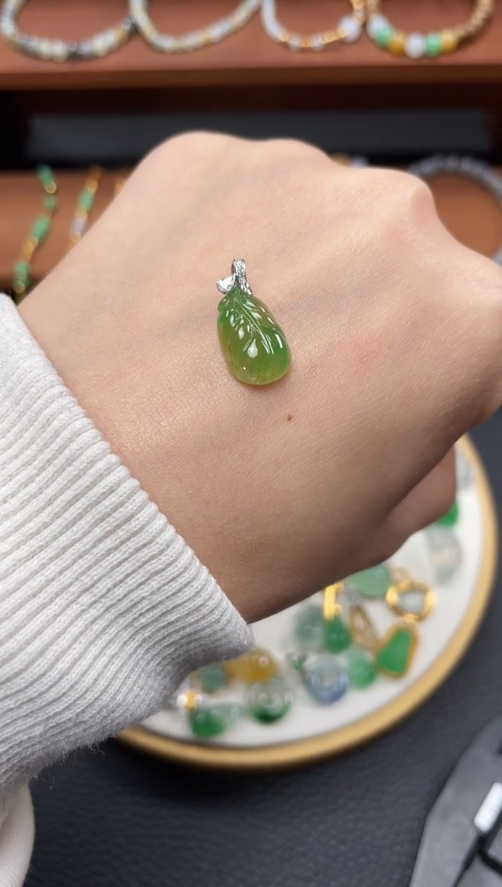 【闪购商品】翡翠吊坠(不含链)18K金镶嵌一个  JK608