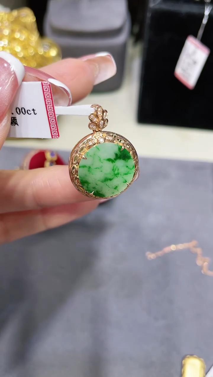 【闪购商品】翡翠吊坠(不含链)18K金镶嵌·