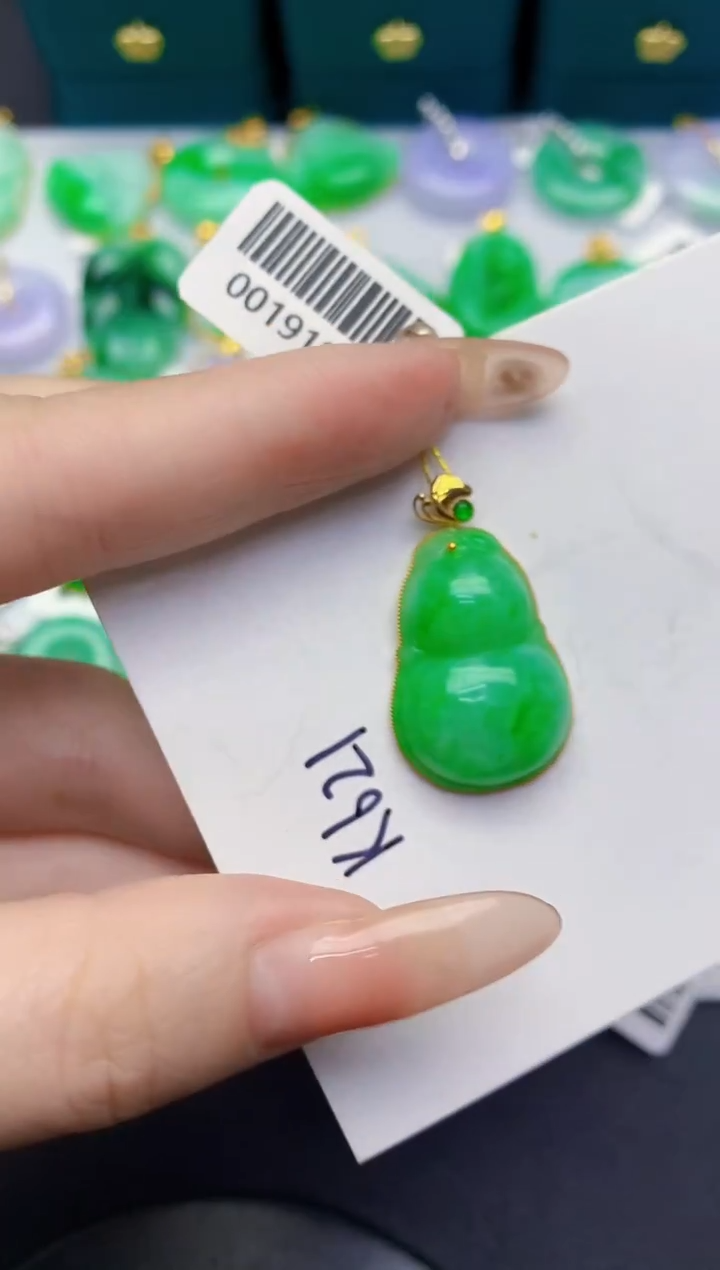 颈饰18K金镶嵌翡翠缅甸天然翡翠A货