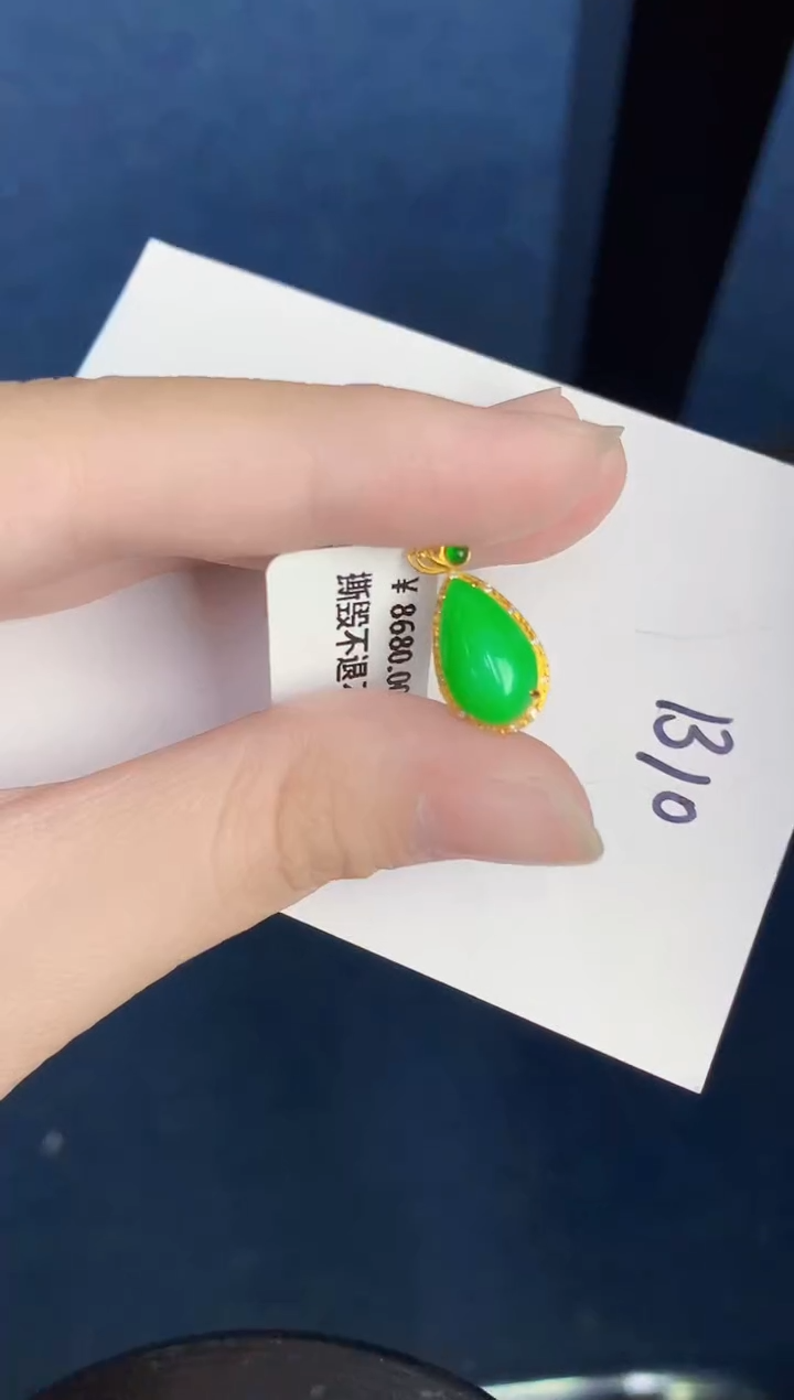 翡翠18K金镶嵌颈饰000000000