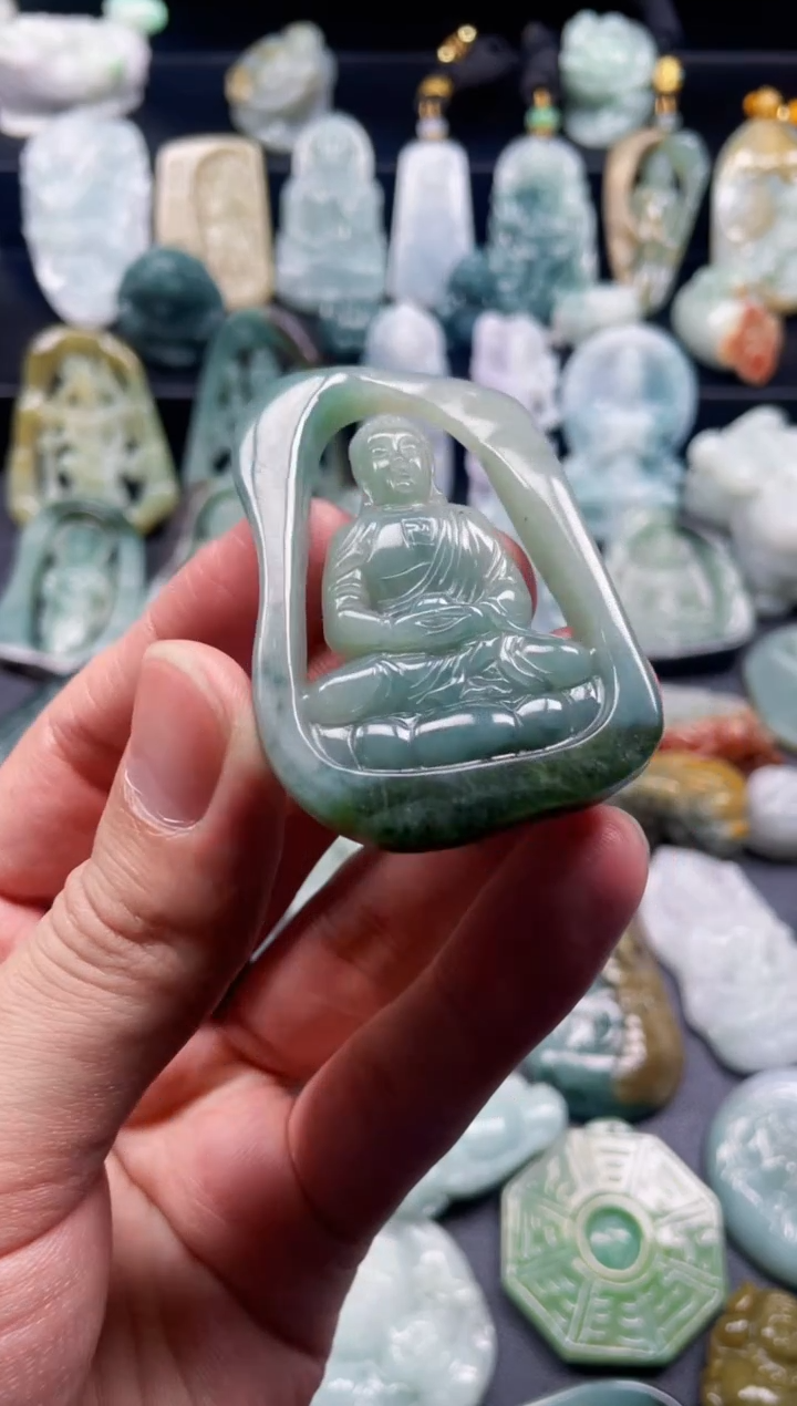 颈饰未镶嵌翡翠31  天然翡翠a货  大日如来