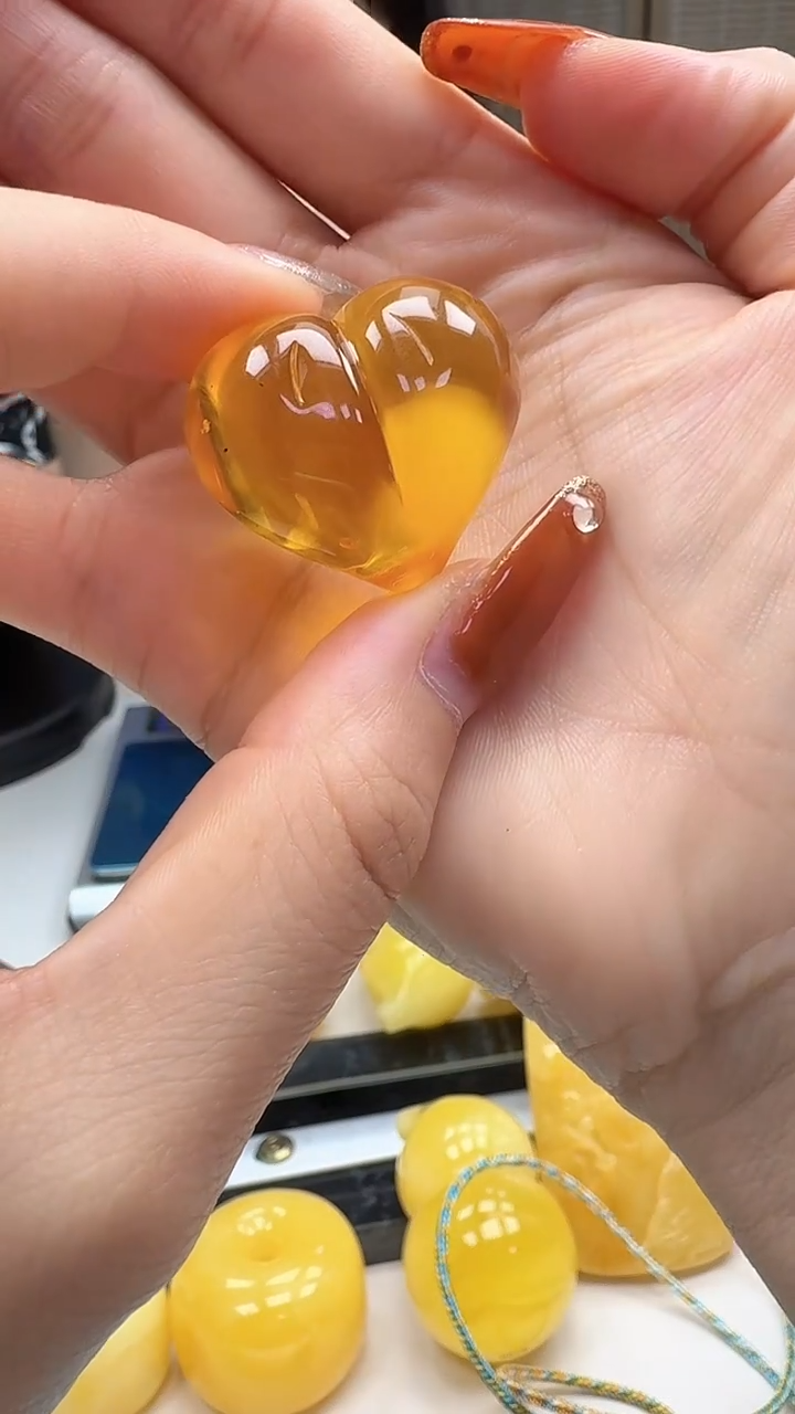 裸石琥珀未镶嵌如图