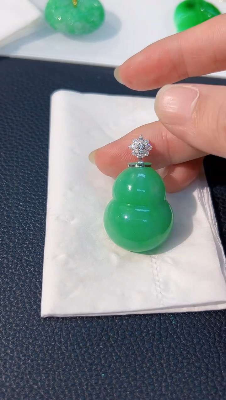 颈饰18K金镶嵌翡翠 缅料A货/支持复检/一件