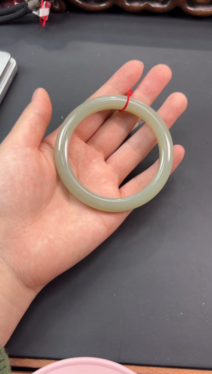 【闪购商品】和田玉手镯未镶嵌且末微色差近矿59+