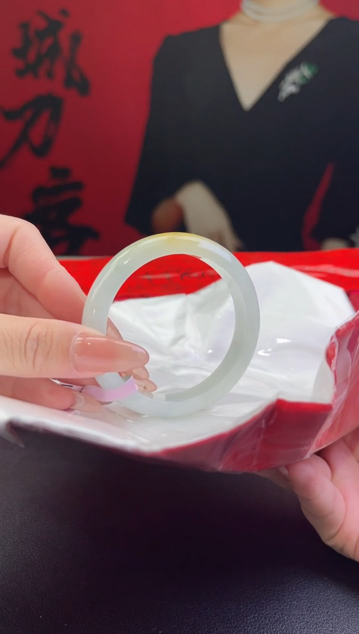 【闪购商品】翡翠手镯未镶嵌3翡翠手镯(微瑕）