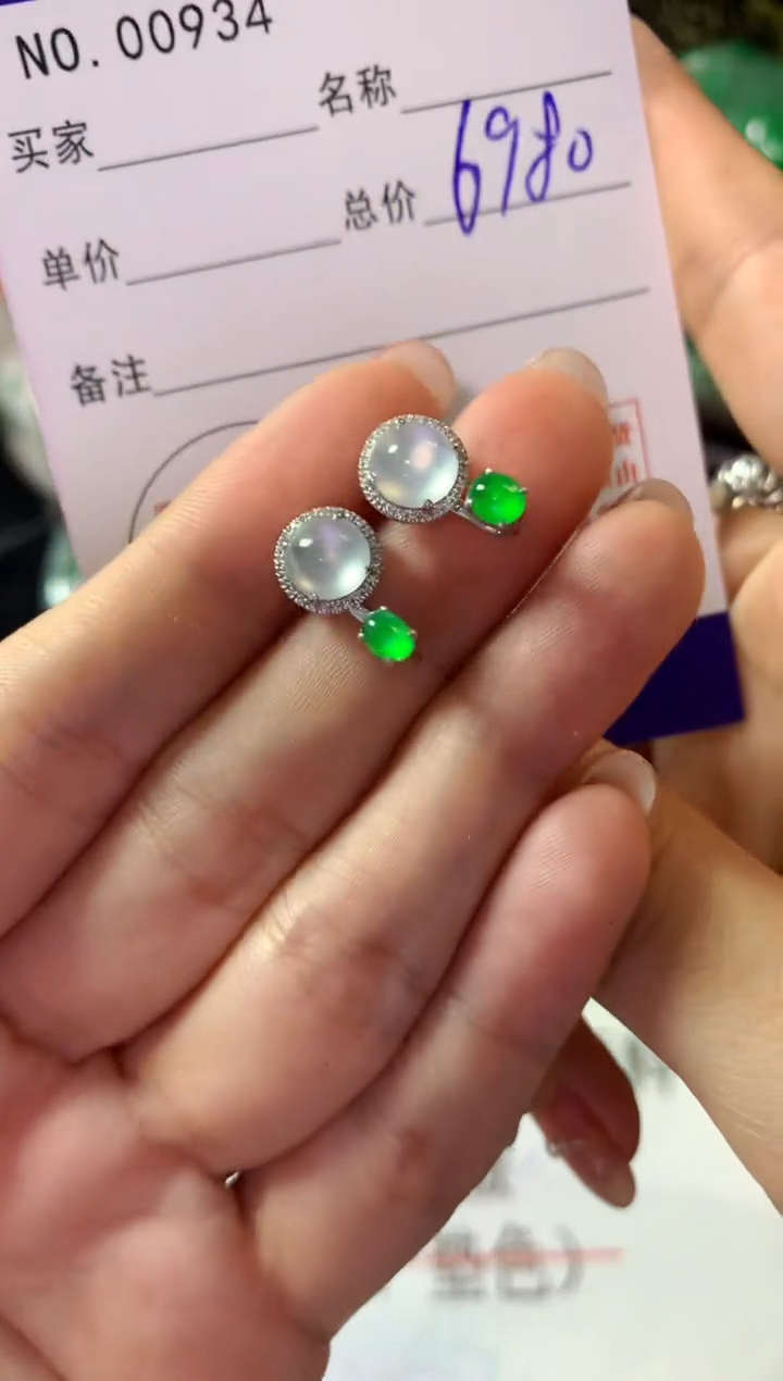 18K金镶嵌翡翠耳饰翡翠