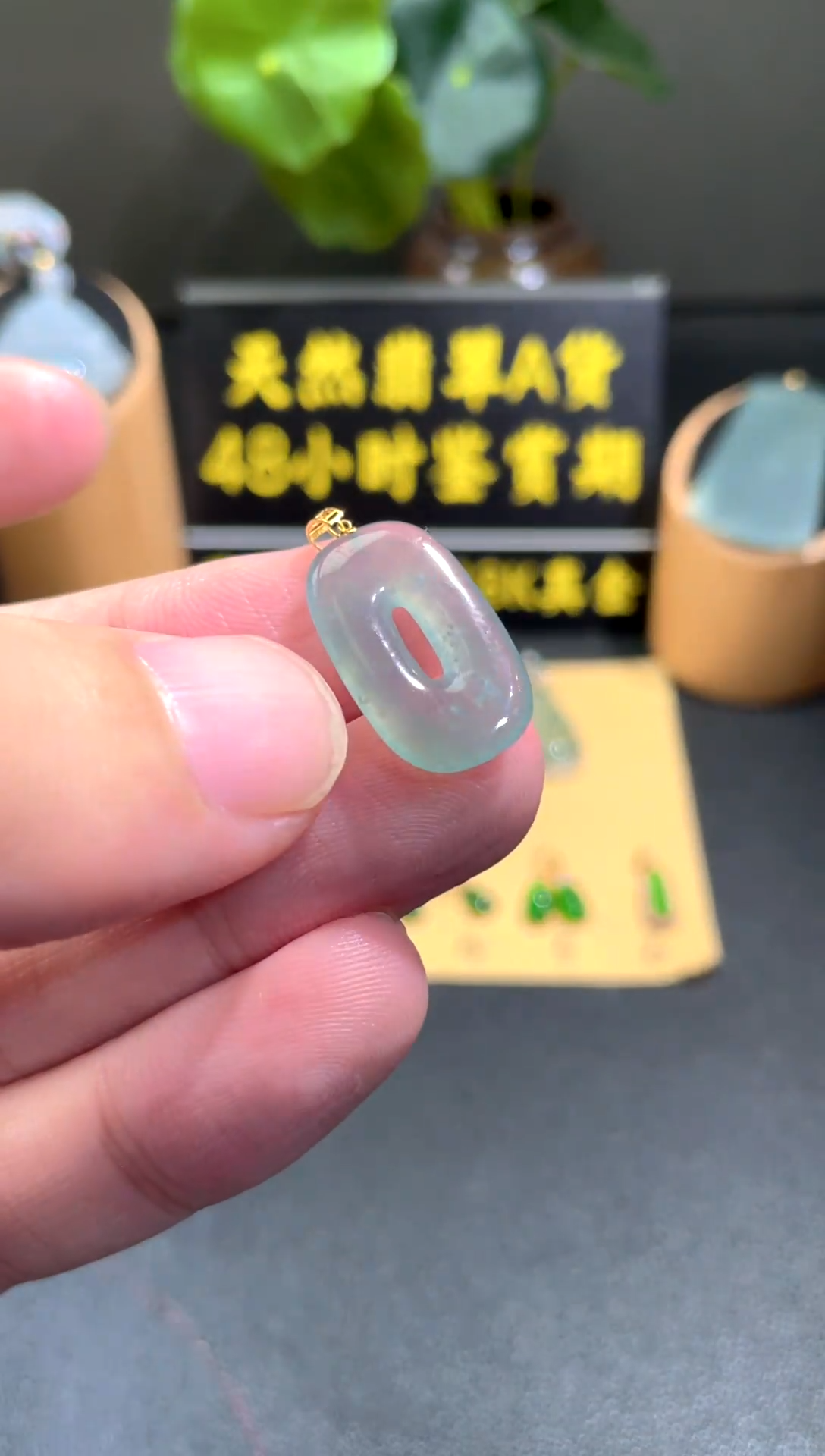 颈饰18K金镶嵌翡翠翡翠A货
