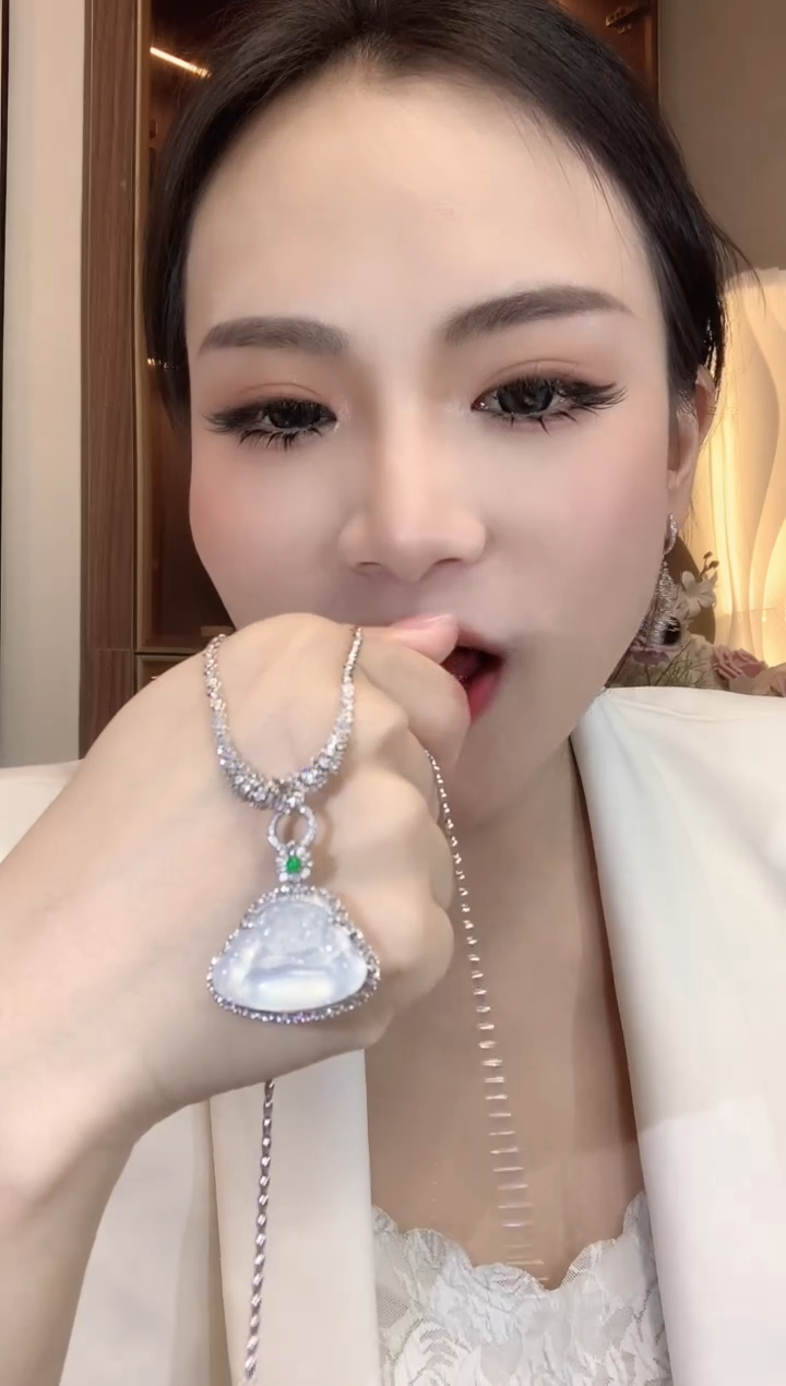 【闪购商品】翡翠吊坠(不含链)18K金镶嵌C31