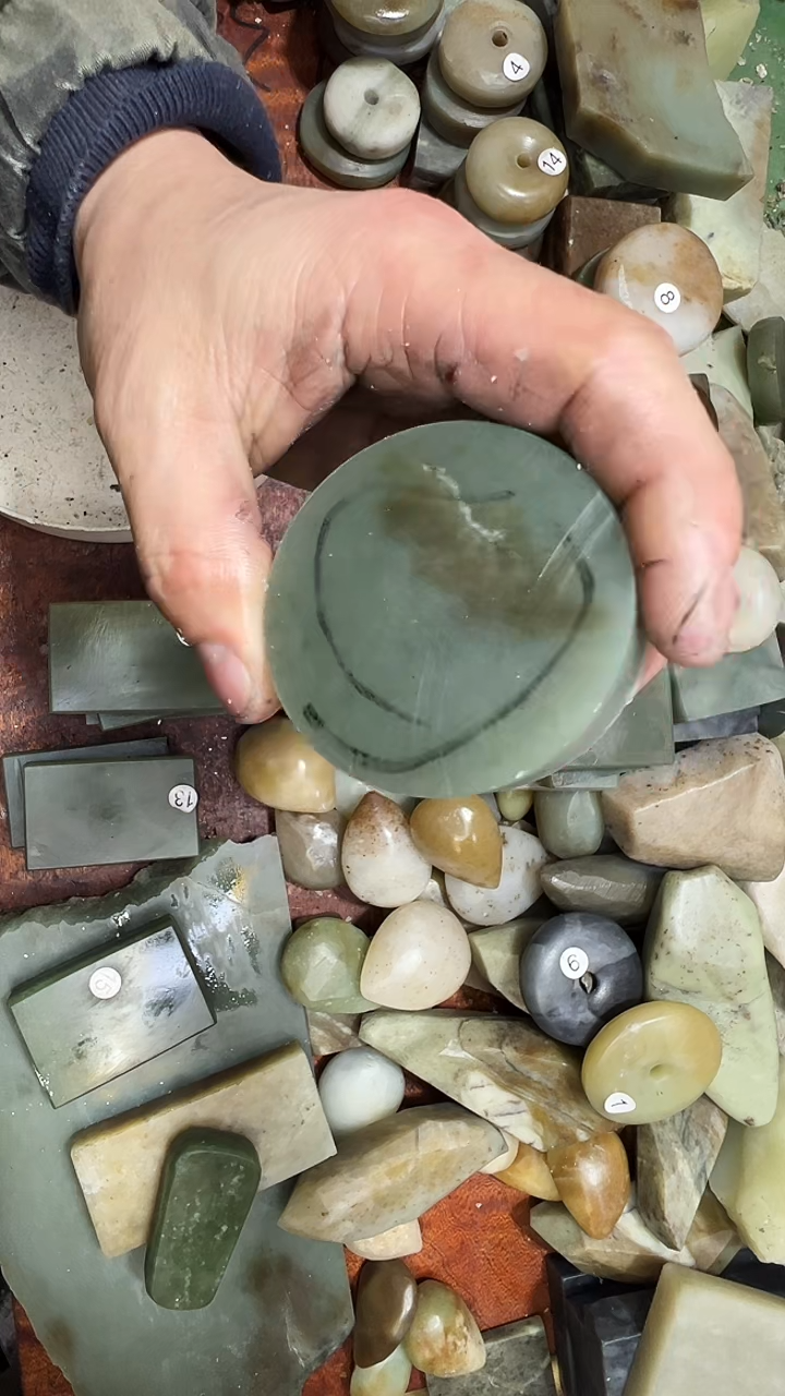 未镶嵌和田玉珠宝半成品1