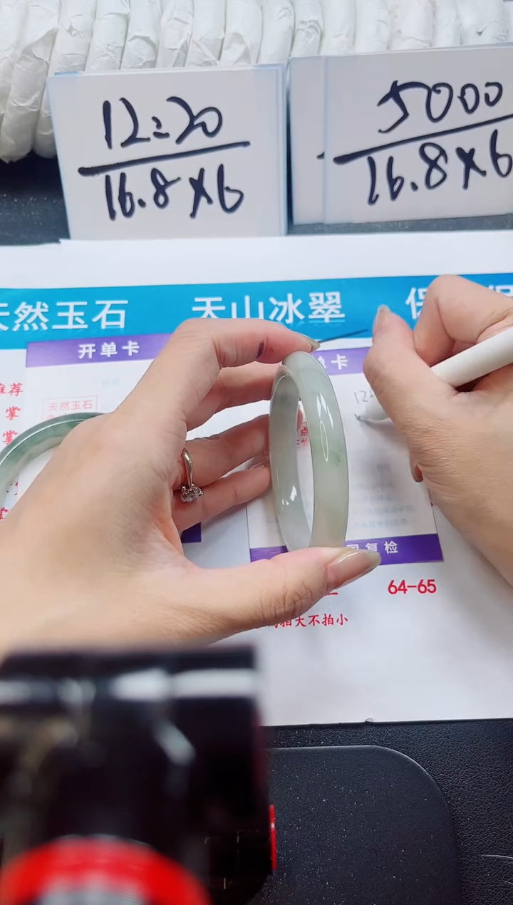 【闪购商品】石英质玉未镶嵌手镯126