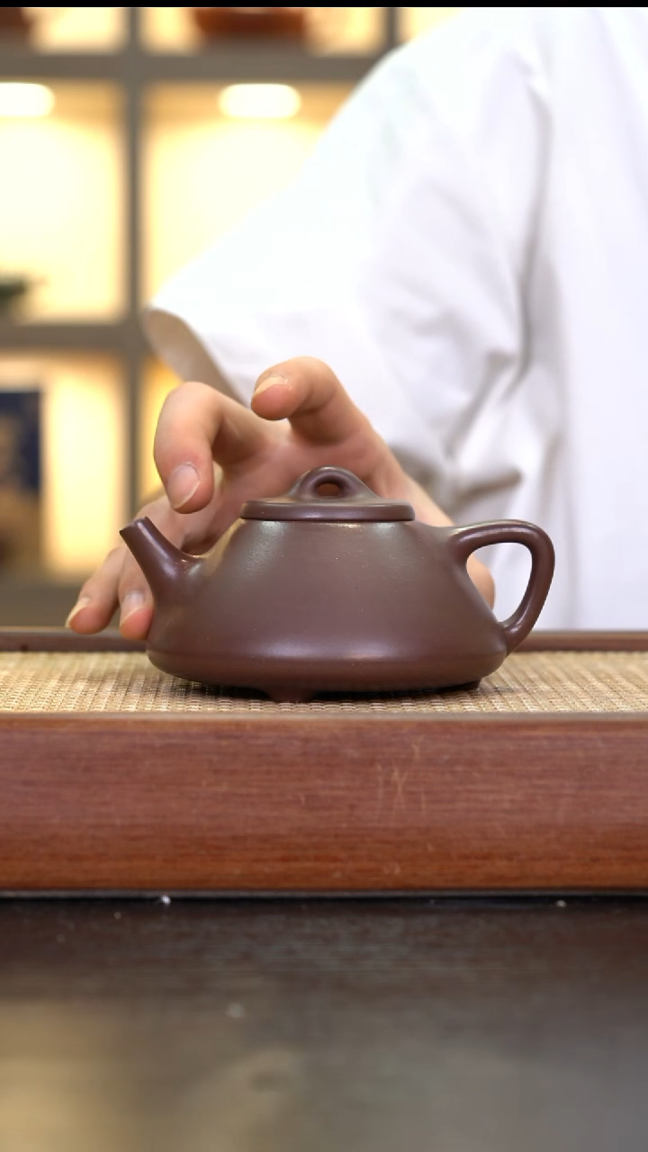 茶壶紫砂LCC   一厂老紫泥     子怡石瓢   240cc