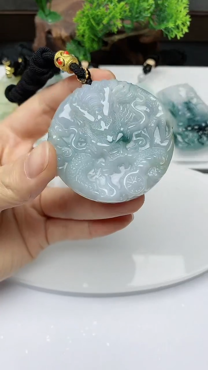 【闪购商品】翡翠颈饰未镶嵌        