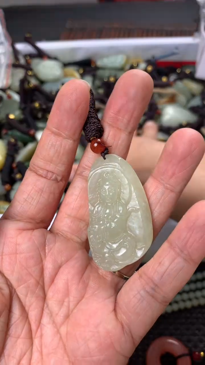 【闪购商品】和田玉颈饰未镶嵌多样性发货没有证书拍一发一有瑕