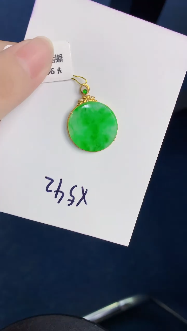 颈饰18K金镶嵌翡翠天然翡翠缅甸A货