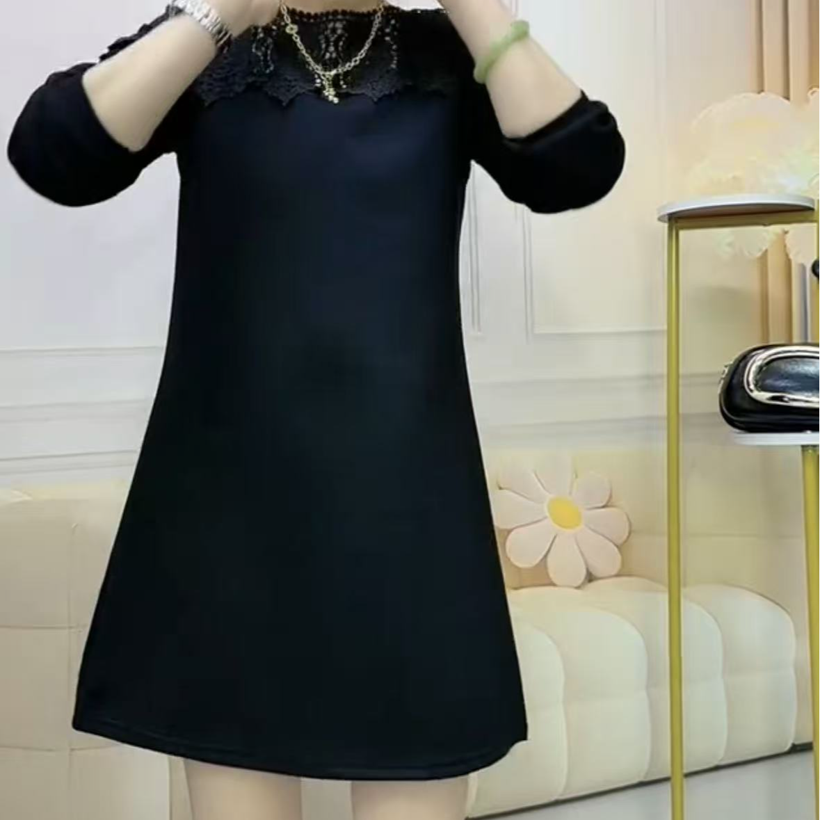 蕾丝钩花拼接连衣裙遮肉显瘦洋气