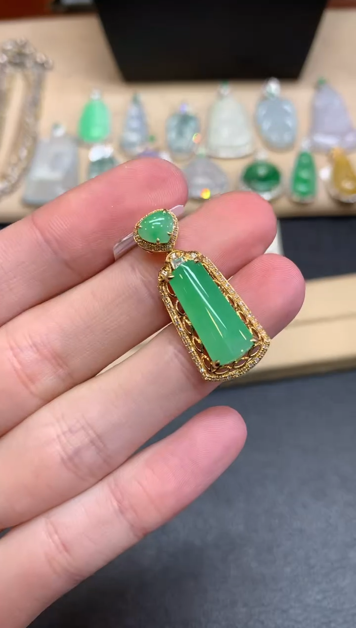 【闪购商品】翡翠颈饰18K金镶嵌无事牌【无服务费】