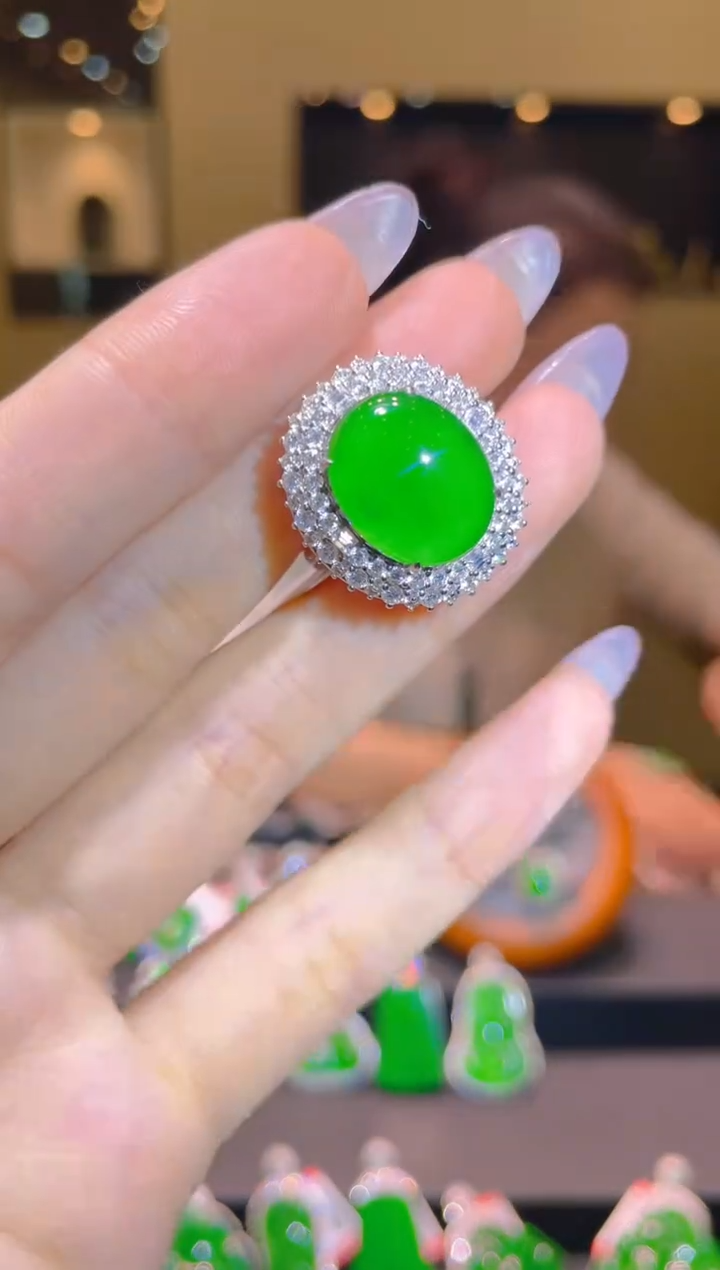 【闪购商品】翡翠18K金镶嵌吊坠(赠链)A45