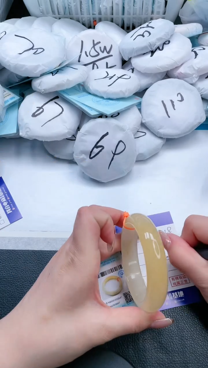 【闪购商品】石英质玉手镯未镶嵌19V118-59