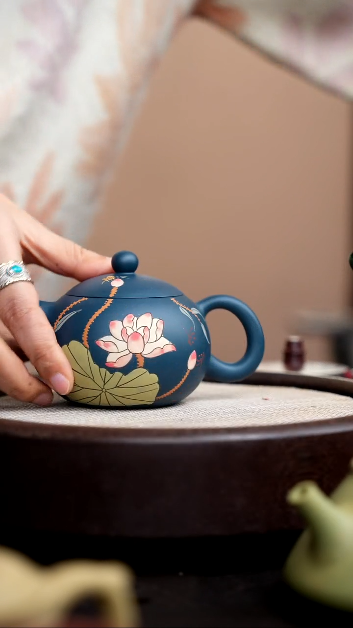 茶壶紫砂墨绿泥西施泥绘荷花