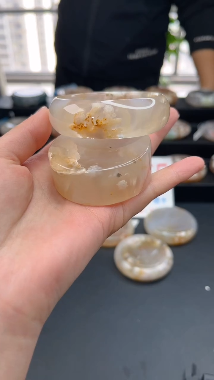 【闪购商品】石英质玉手镯未镶嵌赠送镯心（54圈口）无证书