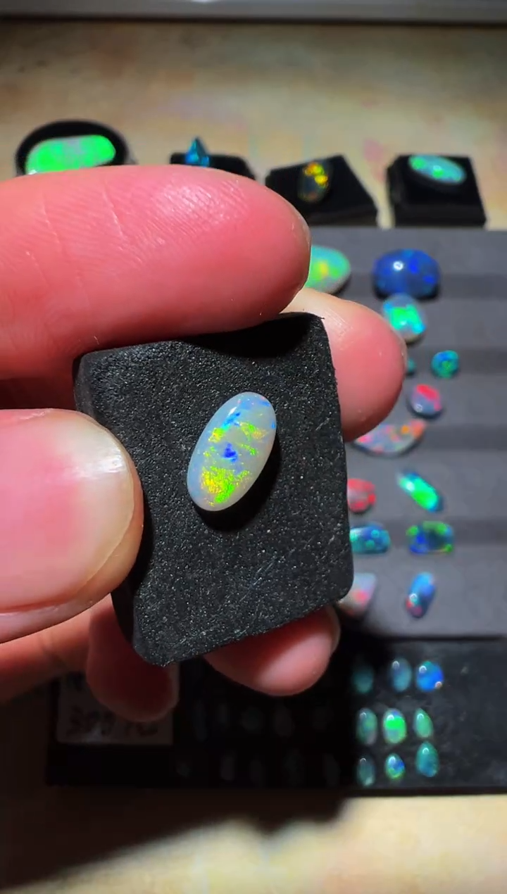 未镶嵌欧泊宝石<小新精选>澳洲黑澳宝   5.1*9.3 mm