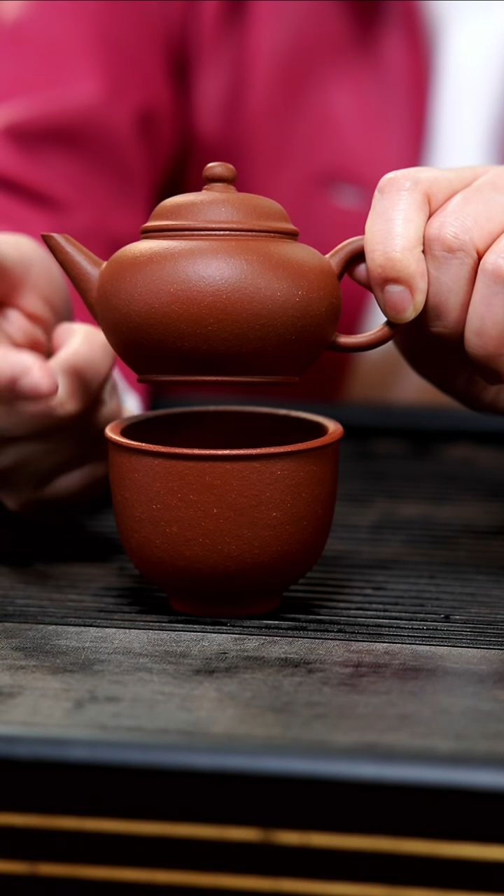 【闪购商品】紫砂茶壶06-半手红降坡水平100cc+杯