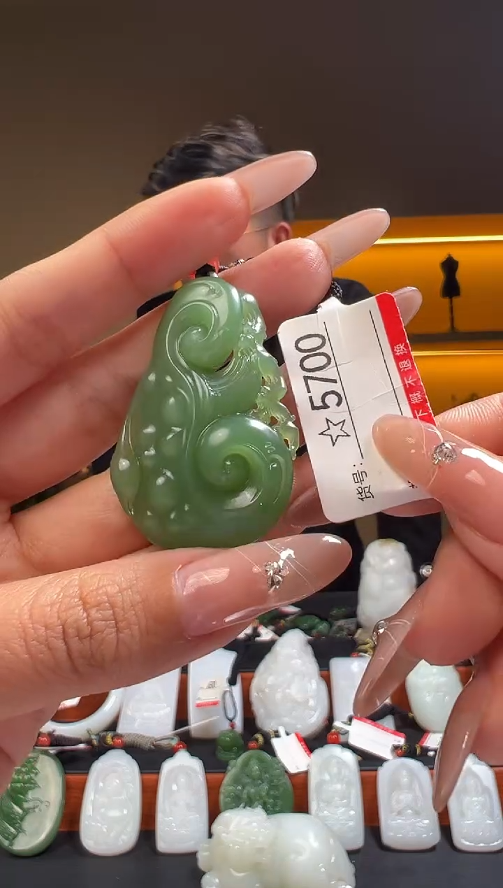 颈饰未镶嵌和田玉1