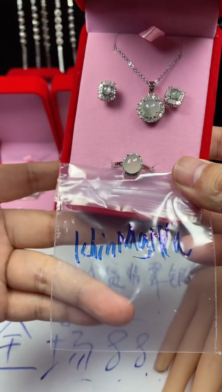 未镶嵌戒指翡翠k****a翡翠吊坠