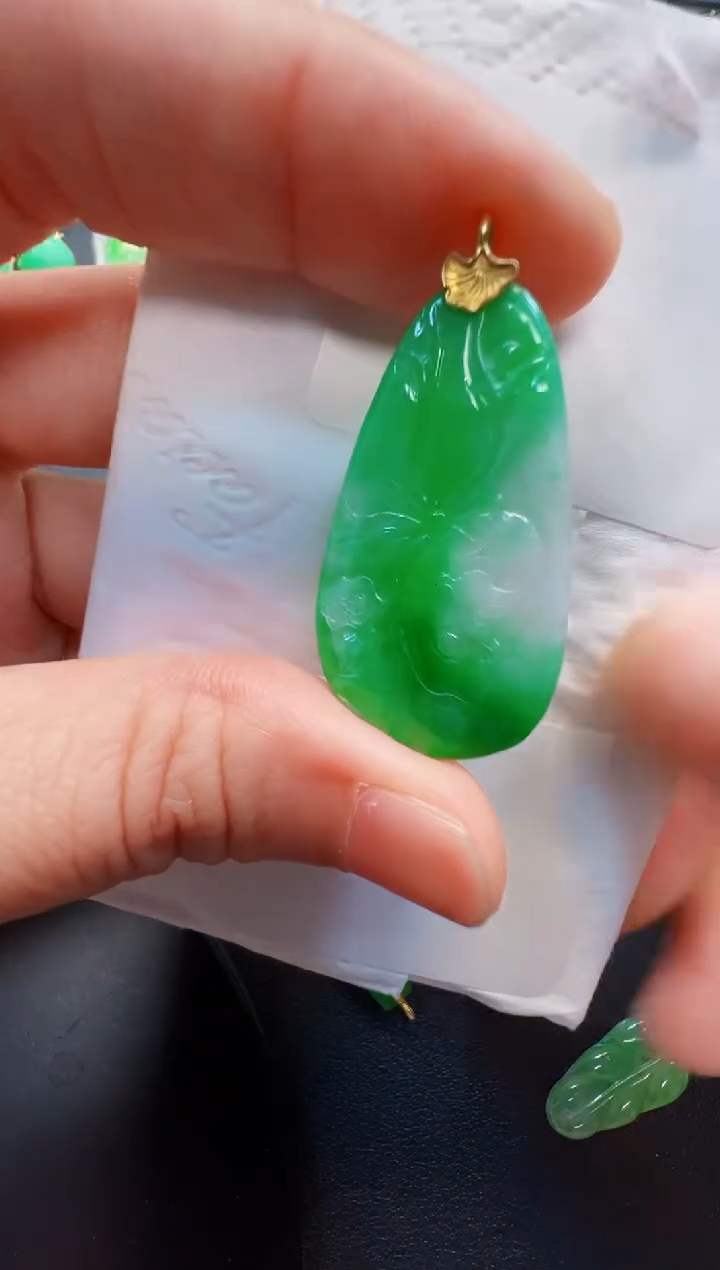 翡翠18K金镶嵌吊坠(不含链)520