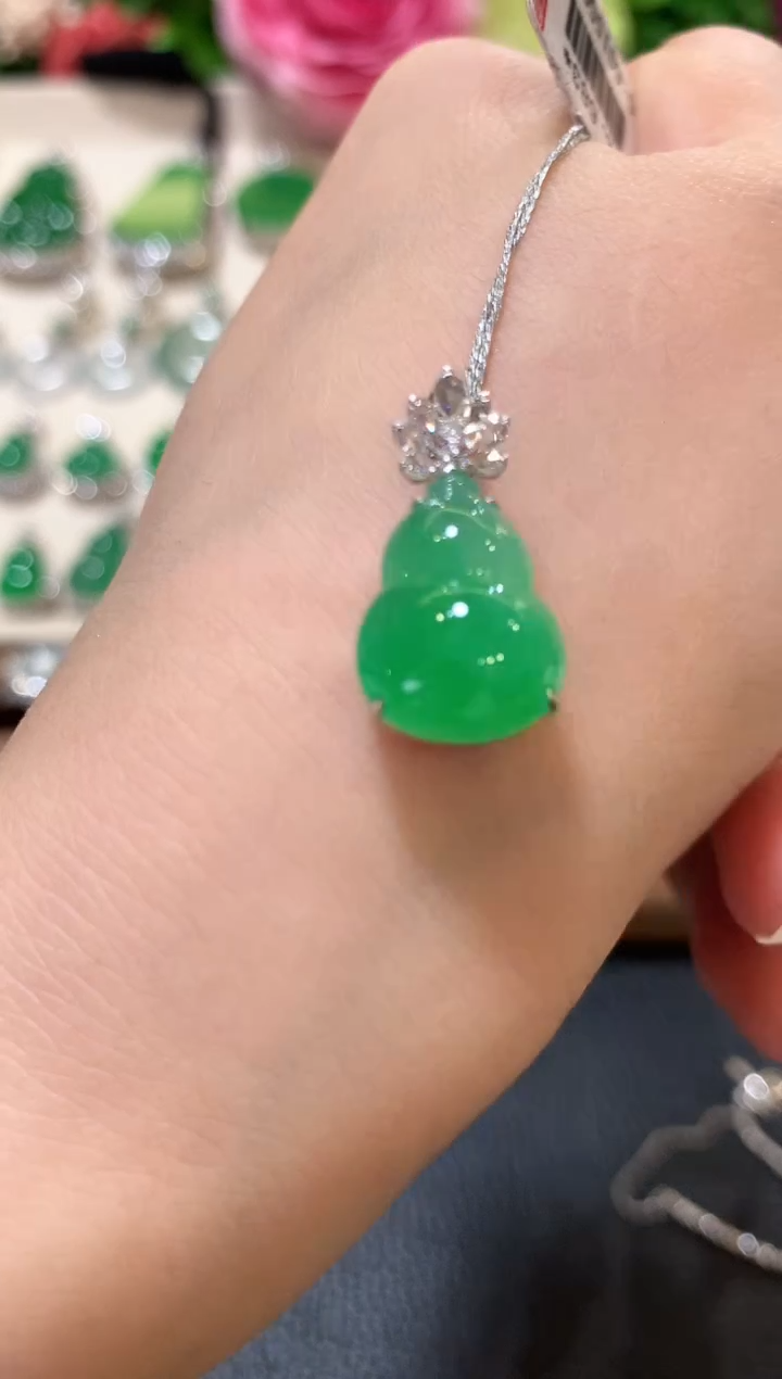 吊坠(不含链)18K金镶嵌翡翠b147  
