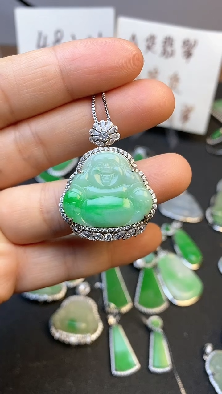 【闪购商品】翡翠吊坠(赠链)银S925镶嵌翡翠佛公吊坠