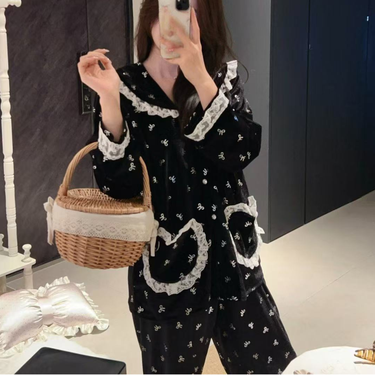 新款金丝绒睡衣女双口袋长袖长裤烫银蝴蝶结家居服套装黑色-白色