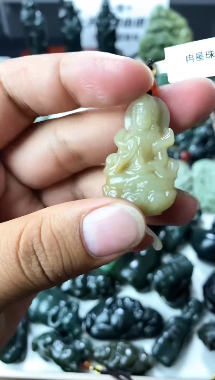 颈饰未镶嵌和田玉1