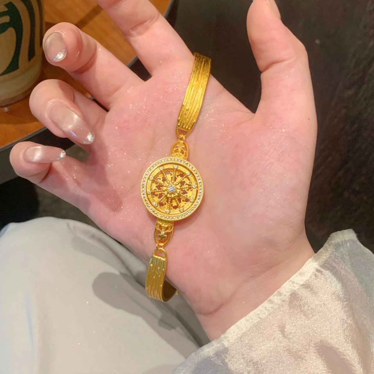铜合金合成锆石手镯 新中式皇冠马车罗盘可旋转镂星空轮圆牌手镯