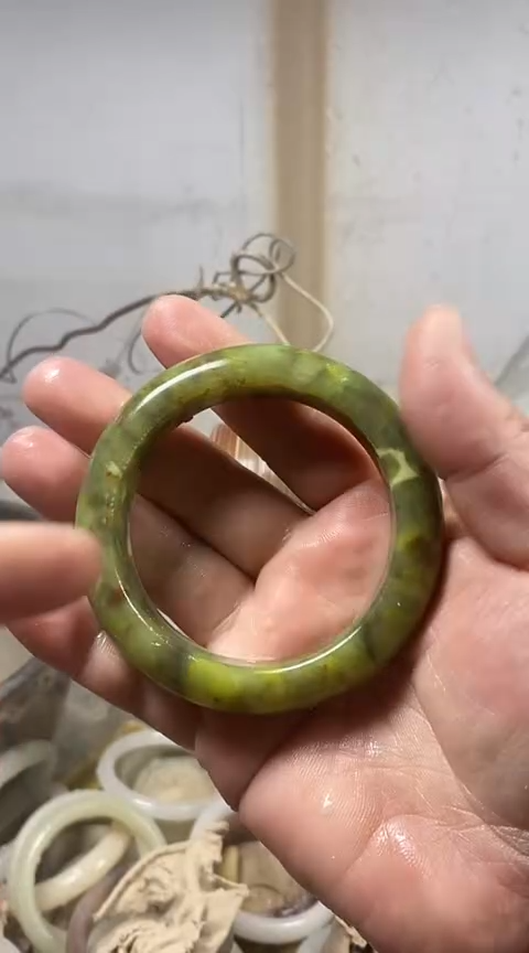 【闪购商品】蛇纹石玉手镯未镶嵌5859+72福利款有包容介意勿拍