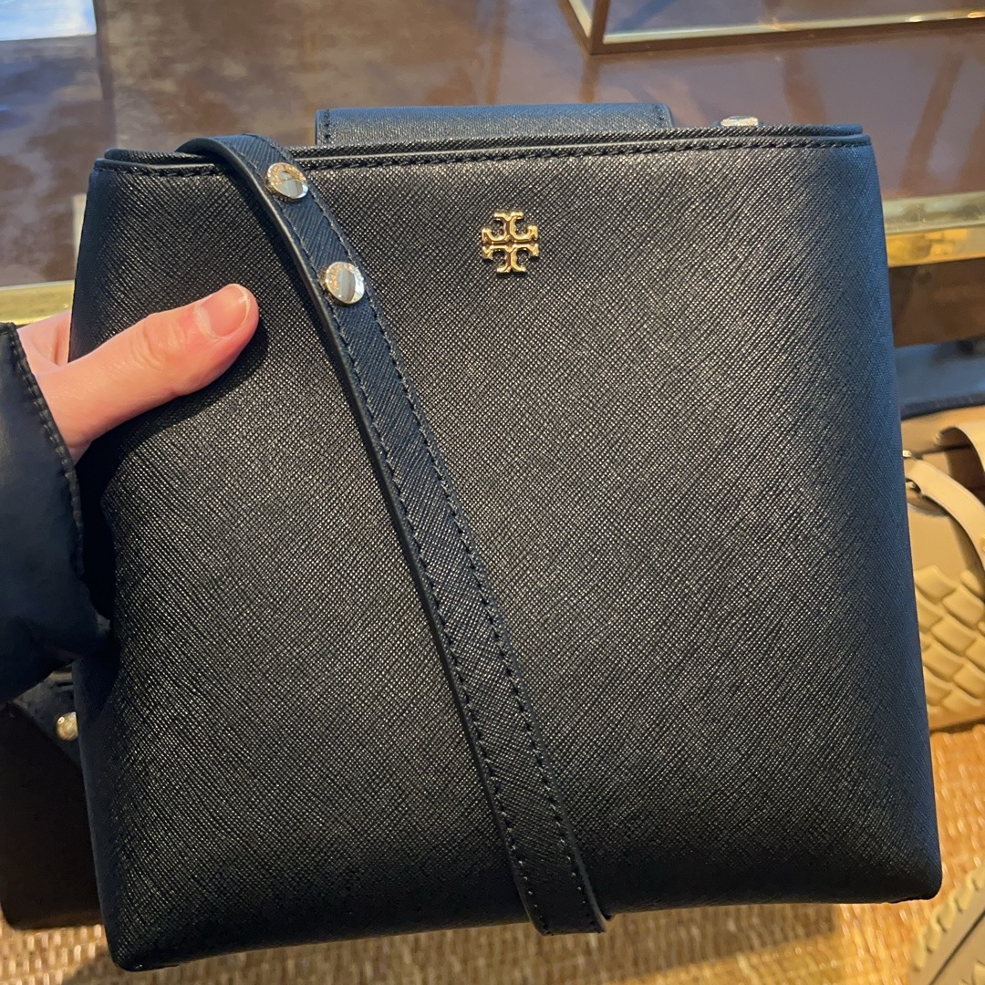 99新 TORY BURCH/汤丽柏琦 黑色小号水桶斜挎包025
