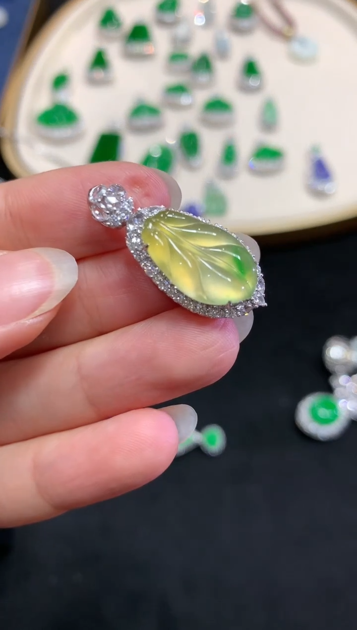 【闪购商品】翡翠吊坠(不含链)18K金镶嵌W368|29999