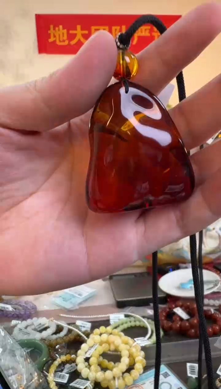 琥珀吊坠(不含链)未镶嵌缅甸琥珀血珀吊坠