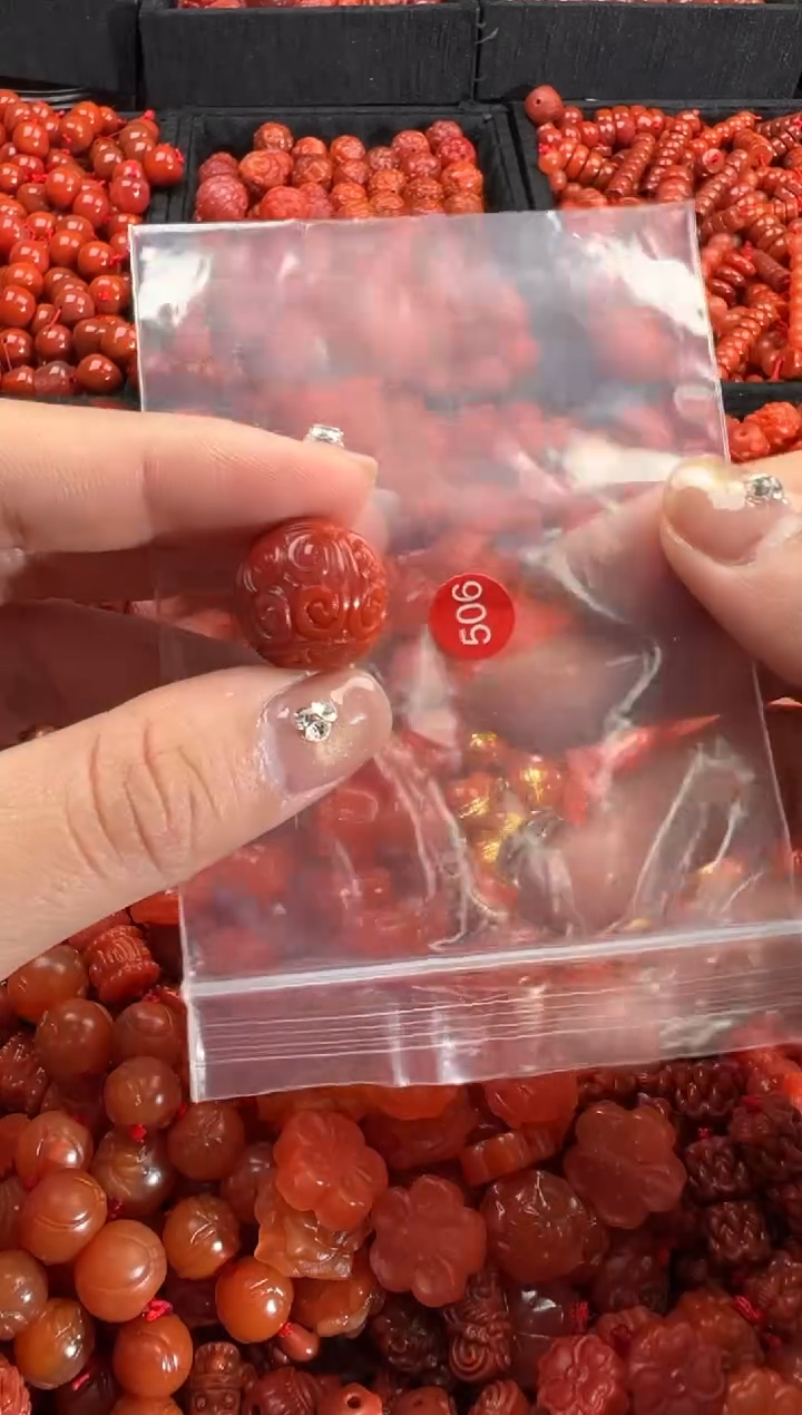 【闪购商品】南红玛瑙未镶嵌颈饰1
