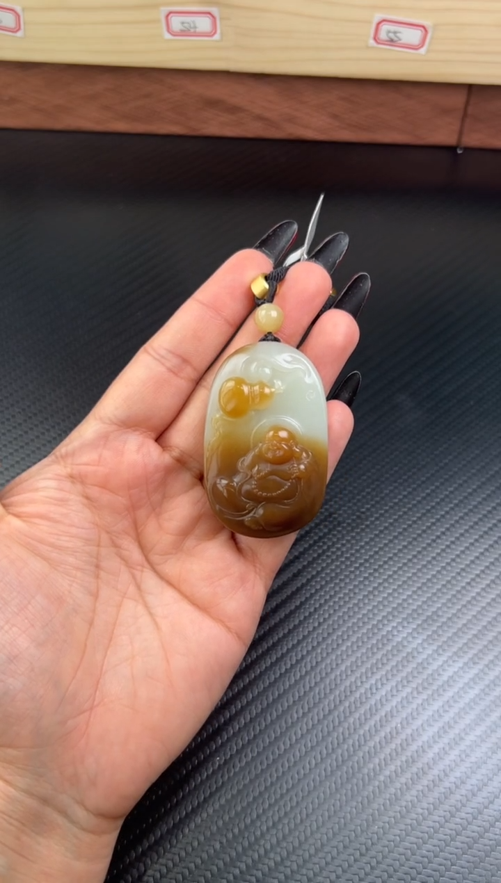 吊坠(赠链)未镶嵌和田玉若羌微色差