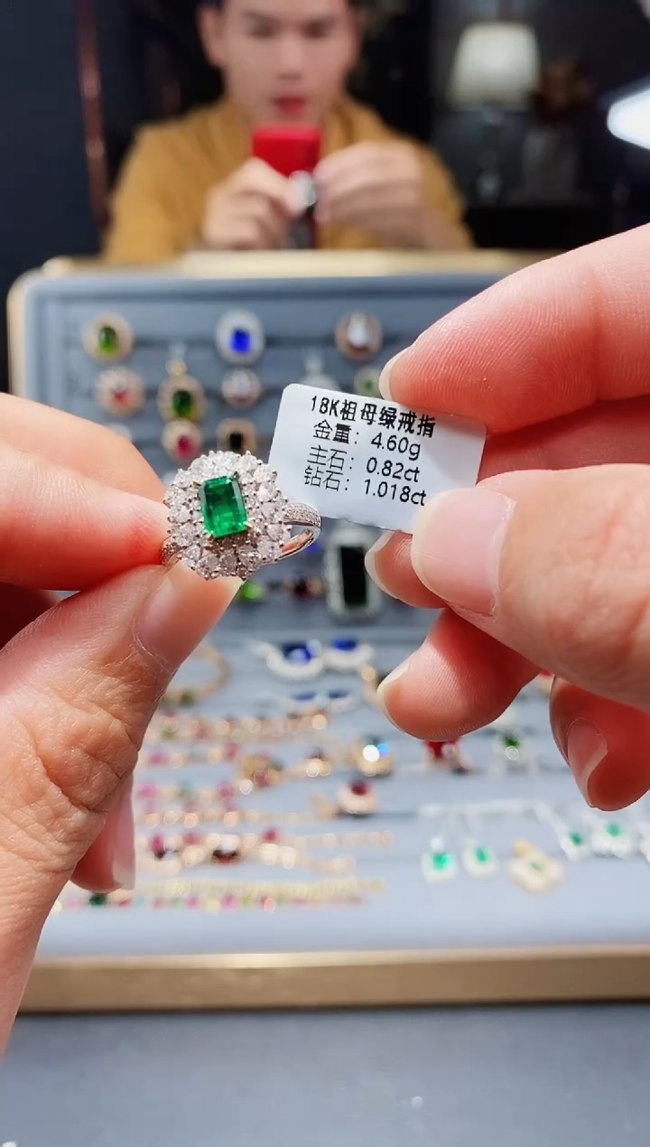 【闪购商品】祖母绿戒指18K金镶嵌0.82.
