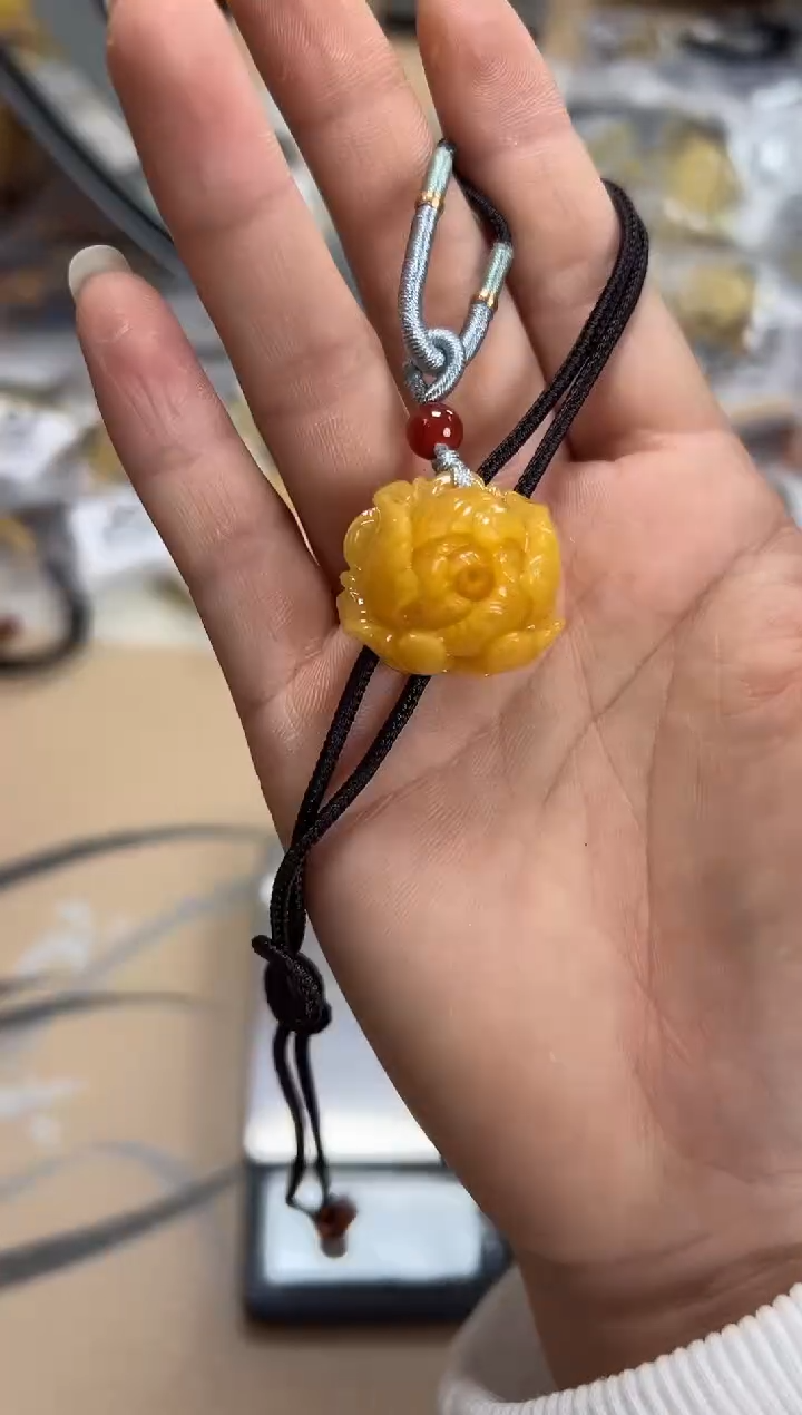 【闪购商品】琥珀裸石未镶嵌蜜蜡吊坠