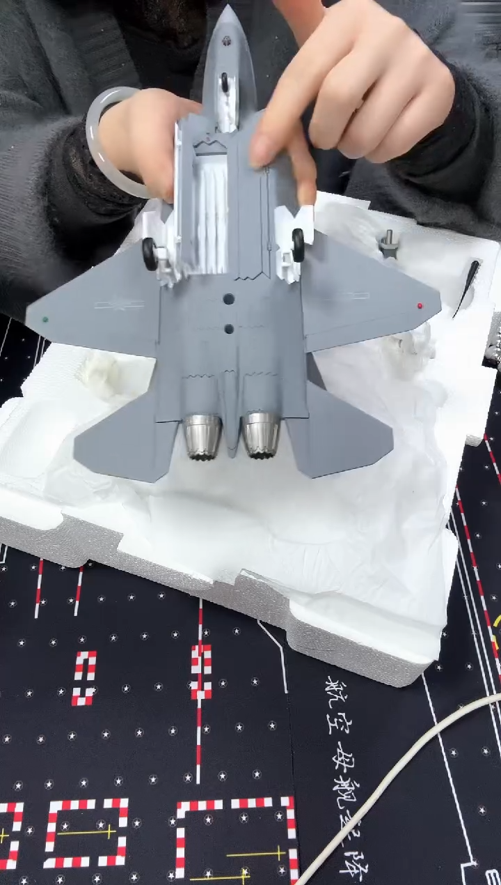 1/60合金飞机模型歼35A 原厂的