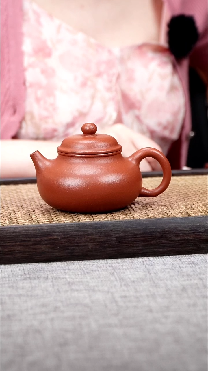茶壶紫砂小容天  红降坡  180cc