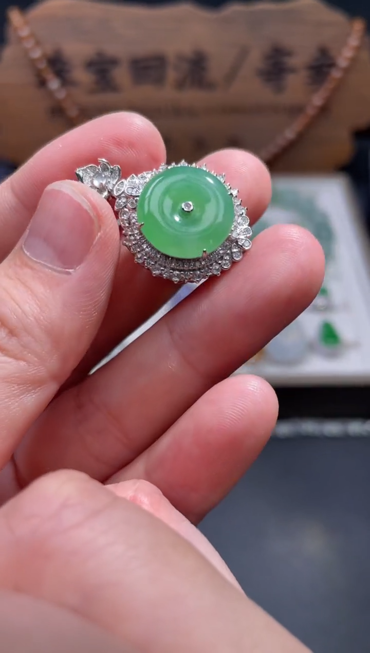 【闪购商品】翡翠颈饰18K金镶嵌78.........