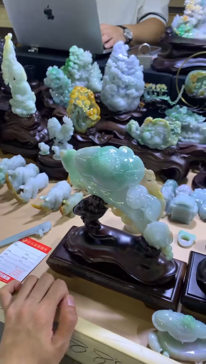 翡翠挂件未镶嵌用****7翡翠摆件