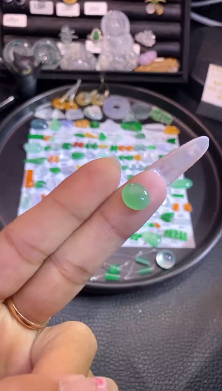 翡翠未镶嵌挂件蛋