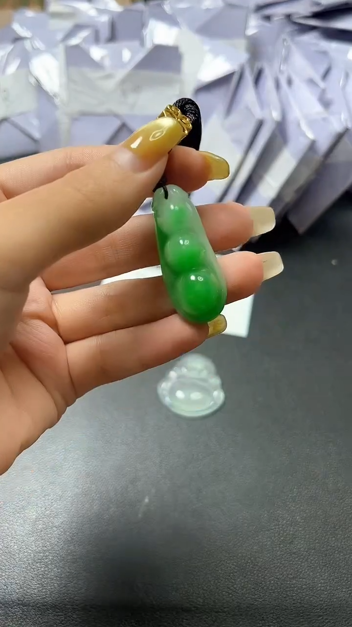 翡翠未镶嵌颈饰料裴翠时尚女士精品吊坠