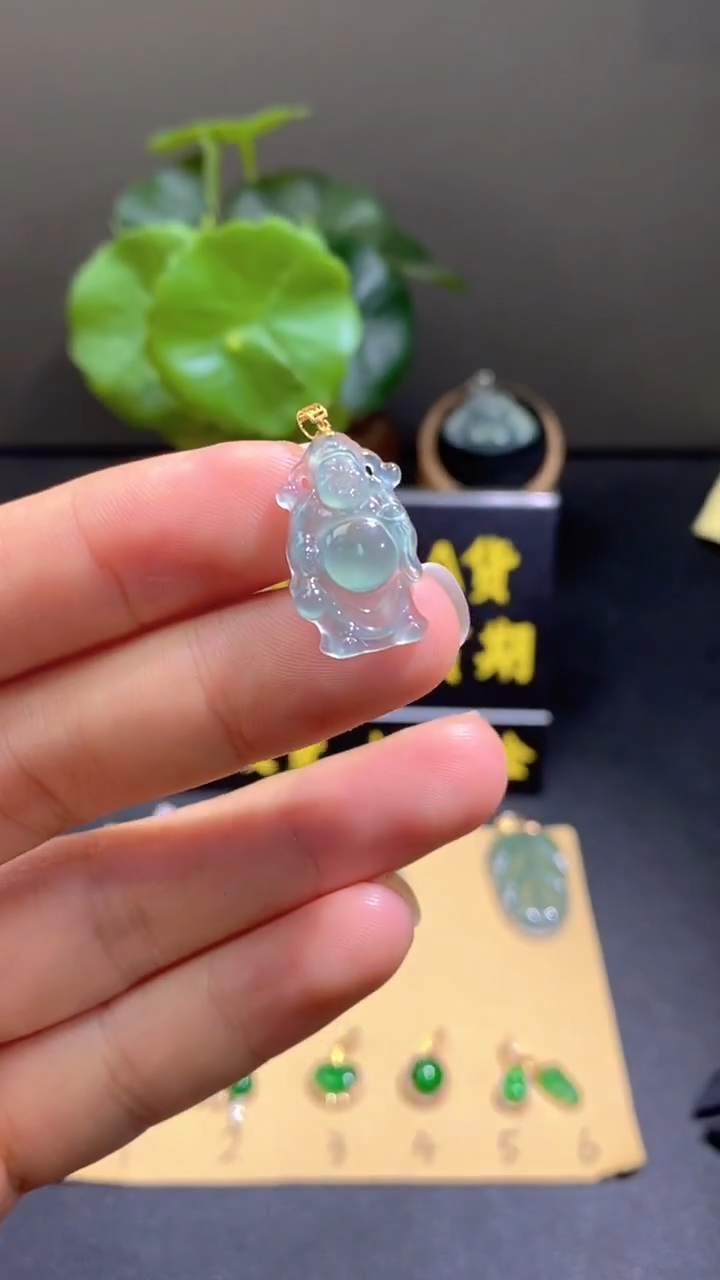 颈饰18K金镶嵌翡翠翡翠A货